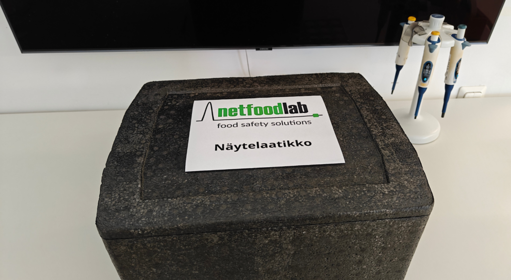 Kuva näytelaatikosta